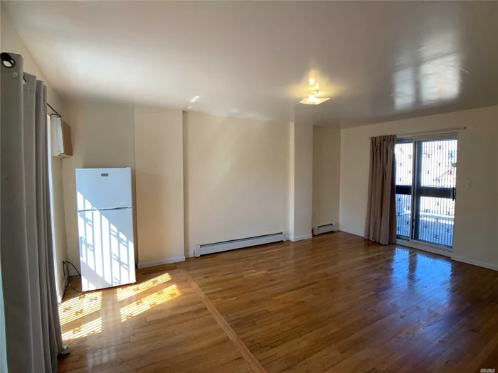 ***No Kitchen*** Studio for rent in flushing near main street 7 Train and all utility are including in the rent