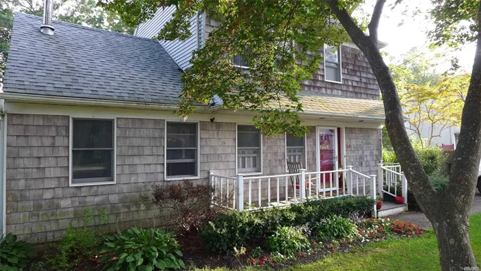 This lovely colonial on a dead end is meticulously maintained.  Formal Dining Room, CAC, large rear deck, fenced yard, make this your new home!