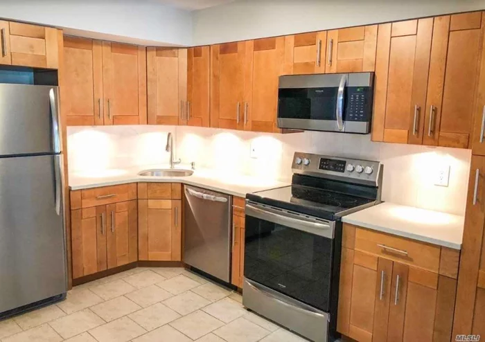 Newly renovated beautiful 3 Bedroom 2 Baths apartment with parking for additional $100. Spacious & Bright in heart of Flushing, walk to subway, LIRR and supermarket very convenience & desirable location. BETTER HURRY!