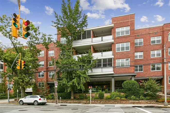 Great Neck. Stunning Spacious Jr 4. 1 Br 1.5 Ba with architectural design interiors. Large Lr & Dr, beautiful granite kitchen and baths. Terrace with park-like views. All closets custom fitted. Doorman building and newly renovated, pool area. Belong to Kensington pool as well.