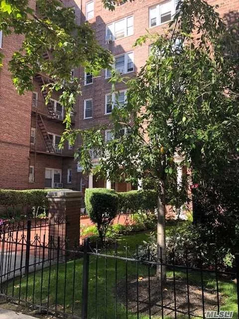 Beautiful one Bedroom Condominium Conveniently Located at the Prime Area of Jackson Heights!!