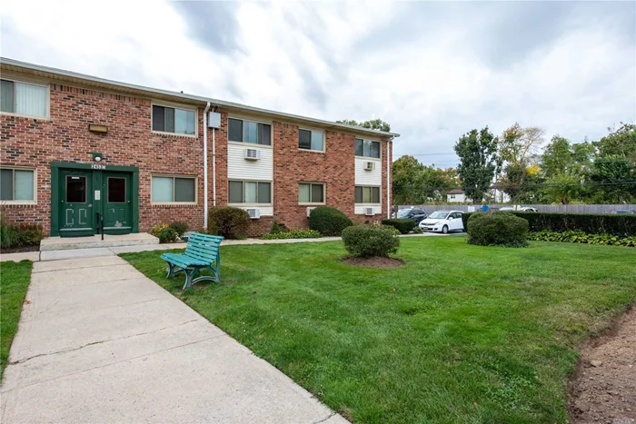 Beautiful Co-op for Sale 2brs, full bath with so much to offer in the heart of Islip. Islip School district close to shopping malls, pkwys, transportation. Excellent condition, low maintenance fee $864.30 w/out the start, taxes and heating included in it. Make it home......