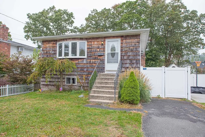 4 Bedroom, 2 Bath Inline Hi Ranch, With Plenty Of Space And Potential. Priced To Sell Quickly. Convenient Location Near Robert Moses Causeway, Close To The Beach, And Gardner Park. Excellent Condition