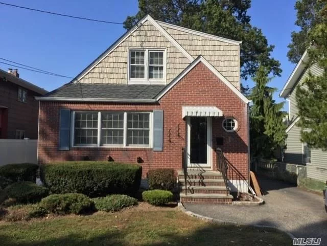 Beautiful, clean full house rental. Close to all! Award winning Massapequa Schools. 4 Bedroom, 2 Baths, Washing machine, dryer, tons of stoarge in the basement, use of backyard.
