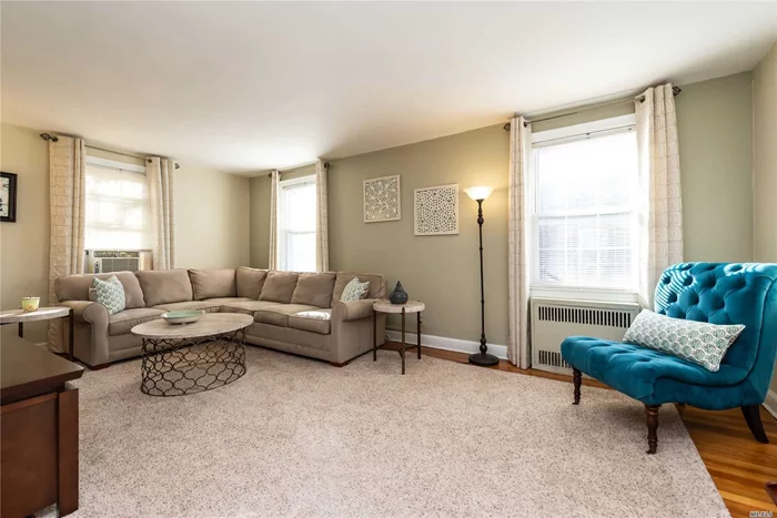 This sun-drenched apartment has a graciously sized bedroom and living room. Features include a breakfast nook, recently renovated kitchen and bathroom and beautiful garden views. A commuter&rsquo;s dream located in close proximity to the LIRR and major parkways. Enjoy the local cafes, shops, gyms, and restaurants.