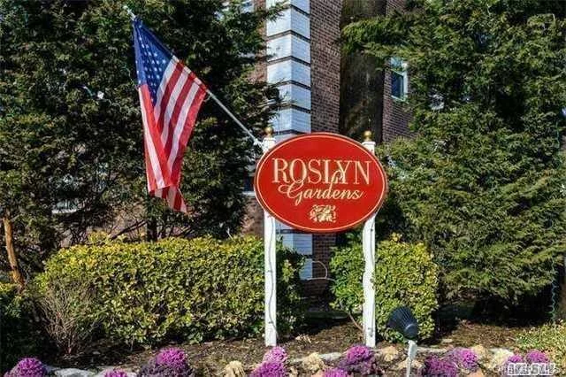 Beautiful 2 BR 2nd Fl Unit in Roslyn Gardens. Private Entrance, Lovely LivRm/DR Combo. Laundry Rm in Complex. Close to LIRR, Shopping and Restaurants. The Star Exemption is $93.67.