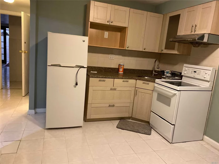 bright Renovated 1 Bedrooms in the Heart of Fresh Meadows, Walk distance to school and the shops. Near St.Johns and Queens College Buses Q25, Q34, Q46. Must See.