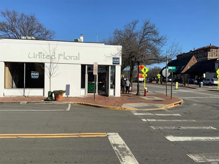 Great Neck. 1, 900 Sf Plus Basement Available On Busy Bond Street In The Heart Of Downtown Great Neck. Corner Location With High Ceilings Next To Lirr Station. Great Demographics With Heavy Foot And Car Traffic. Previously Uses As A Flower Shop. Ideal For Any Retail/Restaurant Business.