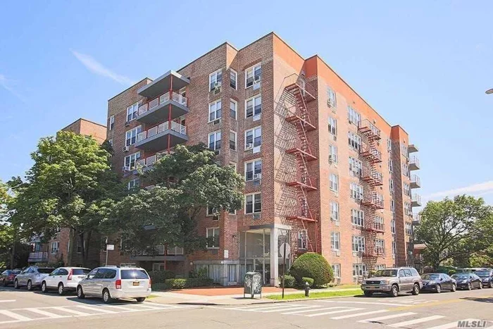 Location in North Flushing. Updated Kitchen and Baths.New appliances Ready to Move in. east Exposure with a Lot of sun Light. Just Mins Away to Q15A, Q13, Q28, QM20&Lirr. Must See. It Won&rsquo;t Last for Long. No Flip Tax. No pets. Sublet allow after 2 years self use.