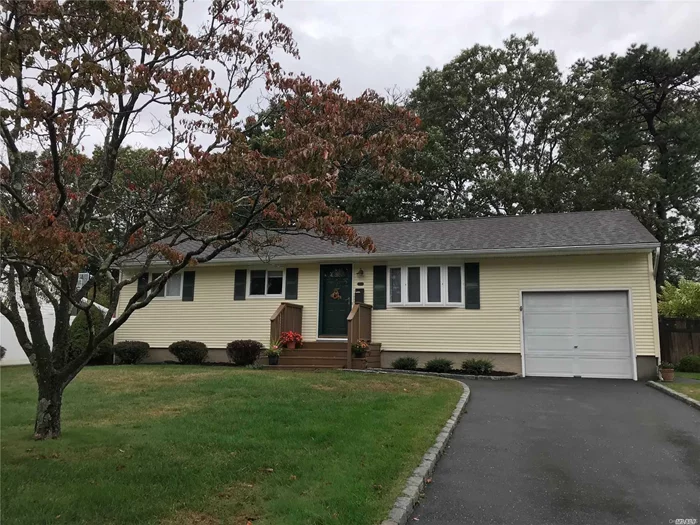 Immaculate 3 Bedroom 1 Bath Ranch In Beautiful Islip Terrace. East Islip Schools.