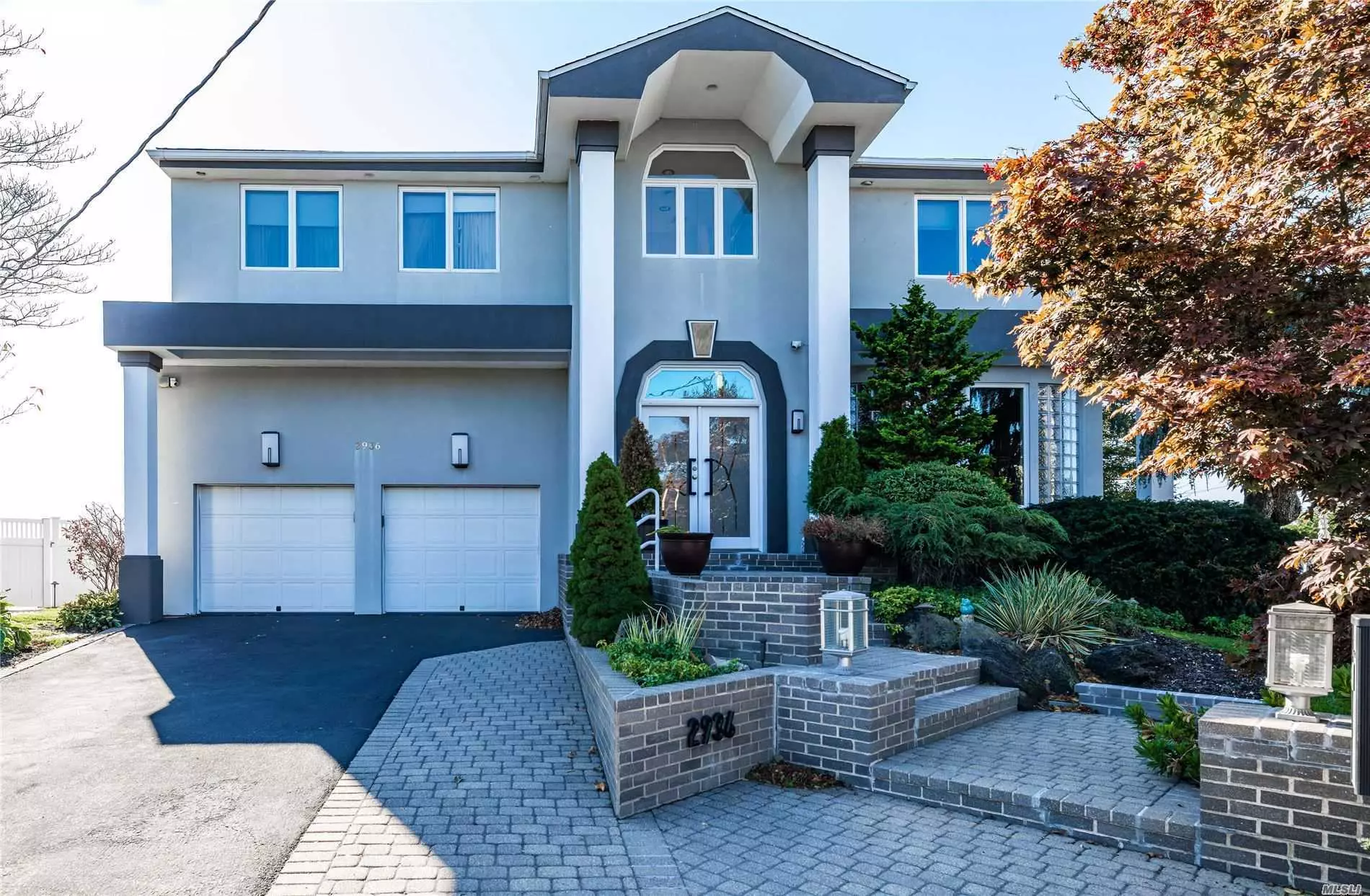 Open Bay &rsquo;Lindenmere&rsquo; Custom Colonial On 1/4 Acre Of Cul-De-Sac Property! Huge Full Finished Basement! Large Marble Eik W/Walls Of Glass Looking Out To The Bay! Approx.4 Yr.--185&rsquo; Of Vinyl Bulkheading!! High Elevation W/2Yr. New Granite Bbq W/Frig. 3 Brand New Compressrs, Andersens Thruout! Beautiful Layout W/Panoramic Views! All Information Deemed Reliable But Not Guaranteed. Waterfront Oasis W/ Floating Dock, Boat Lift, Jet Ski Dock, New Bulkhead, outdoor kitchen,