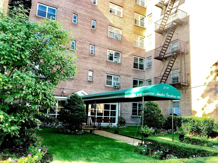 Lovely bright one bedroom co-op sublet, approx. 750 sq. ft., updated eat-in kitchen and bath, park views. Private outdoor sitting area, Waiting list for garage. One block to express subway and buses, close to LIRR station, Austin Street shopping and restaurants.