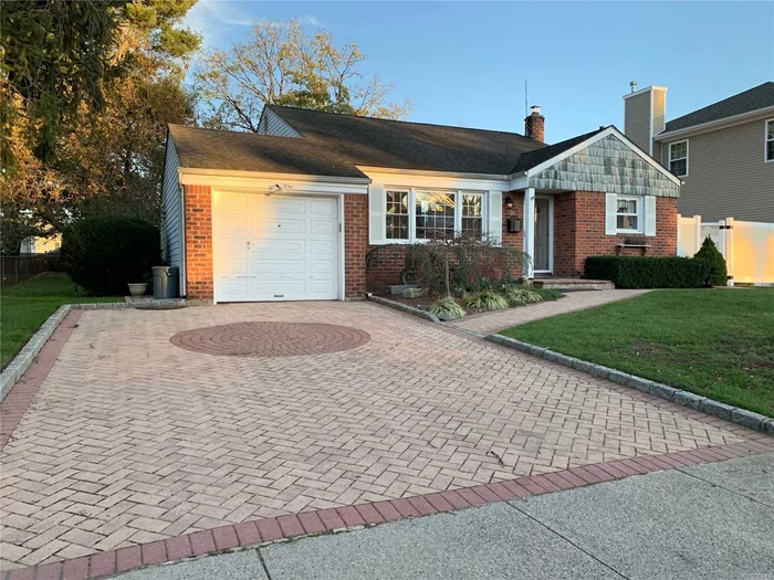 Bright and Cozy, Contemporary Style Front to Back Split Home, With 3 Bedrooms and 1 1/2 Bath. Mid Block and Peaceful location close to restaurants, shopping and Easy to get to LIE and Parkways.