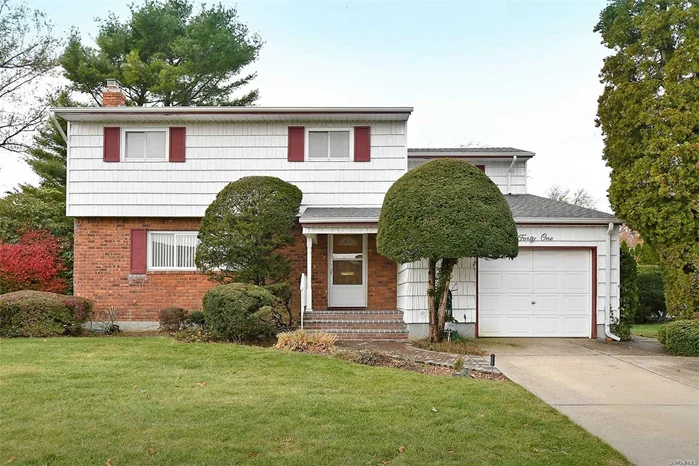 Beautiful & Spacious 4 Bdrm Colonial. Updated Kitchen, Gas Cooking, Hardwood Floors, Master Bedroom En Suite, Freshly Painted. Roof 8 yrs young Full Basement and Mid Block Location. Must See. Won&rsquo;t Last !