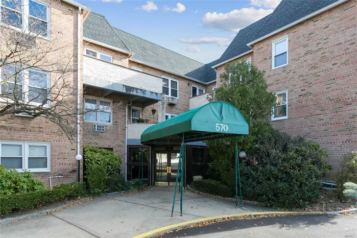 Lovely 2 Bedroom, 1 Bath Condo in the Desirable Greentree of Lynbrook Condominiums. Plenty of storage throughout, brand new in-ground, handicap accessible pool, 1st floor laundry, community room, storage room, heated garage parking, subletting permitted after 2 yrs. cats permitted, elevator,  less than a mile to LIRR & shopping