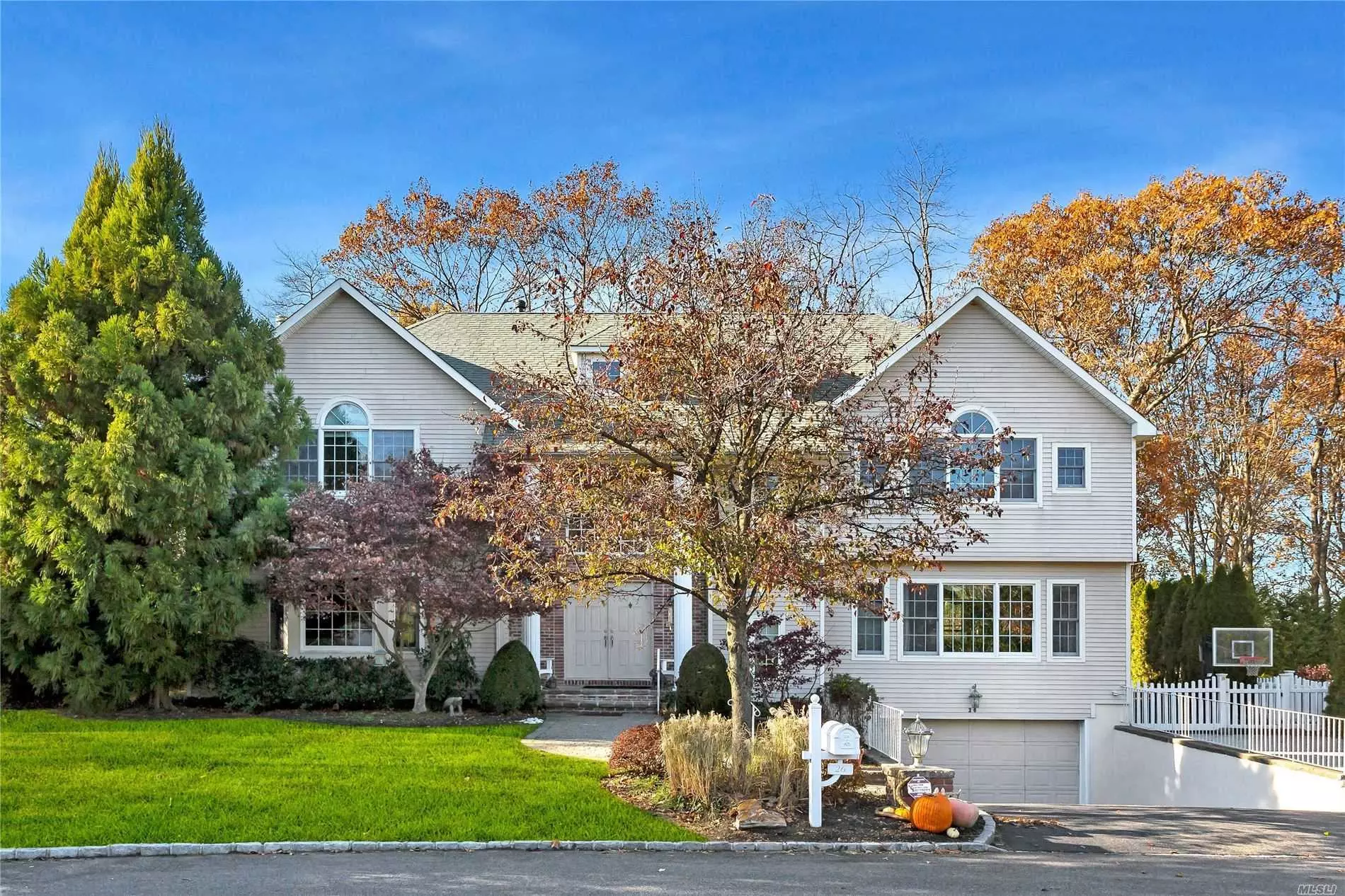 Roslyn. This Colonial home features a 2-story foyer, living room, formal dining room, eat-in-kitchen, family room with a wood-burning fireplace, guest bedroom with bath on main floor, an en-suite master bedroom with a gas fireplace and 2 walk-in closets, 3 additional bedrooms, 2 full bathrooms, powder room, laundry room, a full unfinished basement with high ceilings, and a generator.