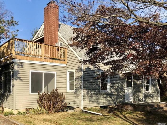 2 Bedroom Apartment On Upper Level Of Charming Cape Style Home On A Quiet Cul De Sac. Close to Train! Access to Backyard Via Deck With Sliding Glass Doors. No Pets. Don&rsquo;t Miss!