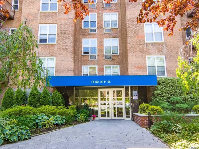 True 2-Bedroom Co-op! Convenient All! Express Bus to NYC! Bus to LIRR, Subway, Flushing+More.