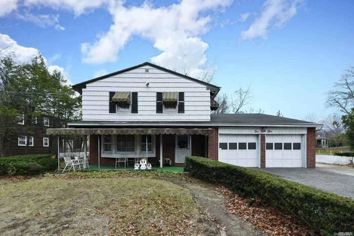 The Absolute Best Value here with Roslyn Address, Herrick Schools & Searingtown Location. The Best of All 3 Combined here in this Beautifully well maintained 3000 Sqft. home w/ Spacious Master Bedroom w/ En Suite, 3 Additional Large Bedrooms, 3 total Baths, Warm & Delightful Den w/ Fpl, Formal Living Room w/ 20&rsquo; Ceilings, Large Eat in Kitchen and Great Sunroom. Bring your ideas and dreams and make this your forever home! Walk to Shopping, Houses of Worship & Public Trans. Herrick Schools!