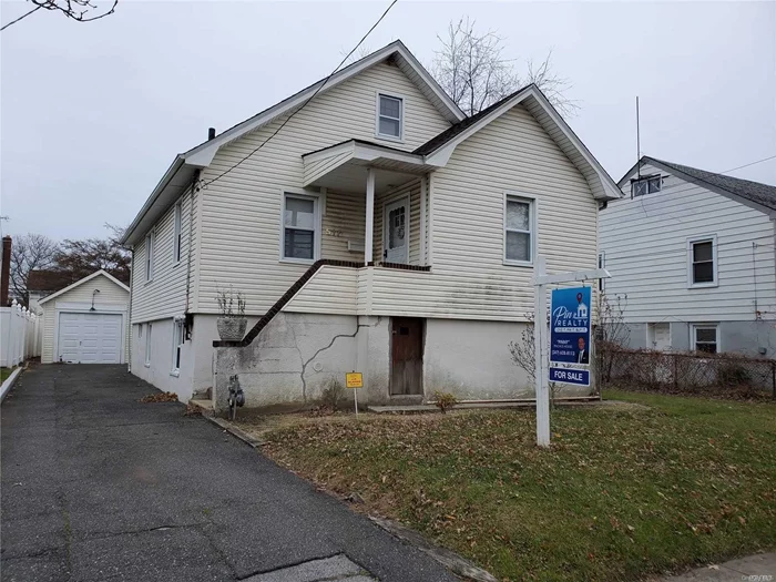 2 bed 1 bath house in the heart of cedarhurst was used as a 2 family house with an additional 1 bed 1 bath apartment on the ground floor (wasnt renovated since sandy ) house has 2 electric and 2 gas meters proper permits must be applied . seller makes no representation .