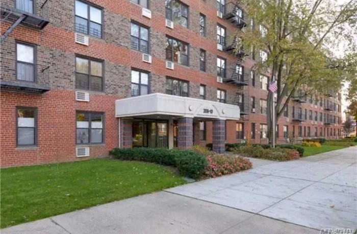 Beautiful and bright apartment. many updates. close to Trendy Bell Blvd. Steps away from LIRR