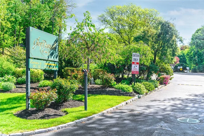 Glen Cove. 1 Studio, 3 One Bedrooms and 2 Two Bedrooms Located in the Glen Pearsall Community. This is a Package of Sponsor Owned Units. Parking On-Site. Pool, Near LIRR and Shops. All Units Currently Rented.