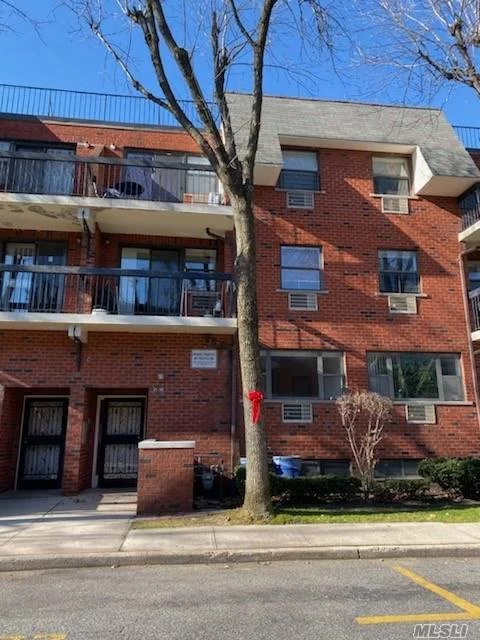 Duplex Condo, Nice 2 Bedrooms And 2.5 Bathrooms. Basement Is Open Space. Washer/Dryer In Unit. One Parking Space Included. Convenient To Supermarket, Bank. Stores, School, Bus Stop Qm 4. Qm 44, Q 64, Q 65, Q 28, Q 34 And Major Highway.