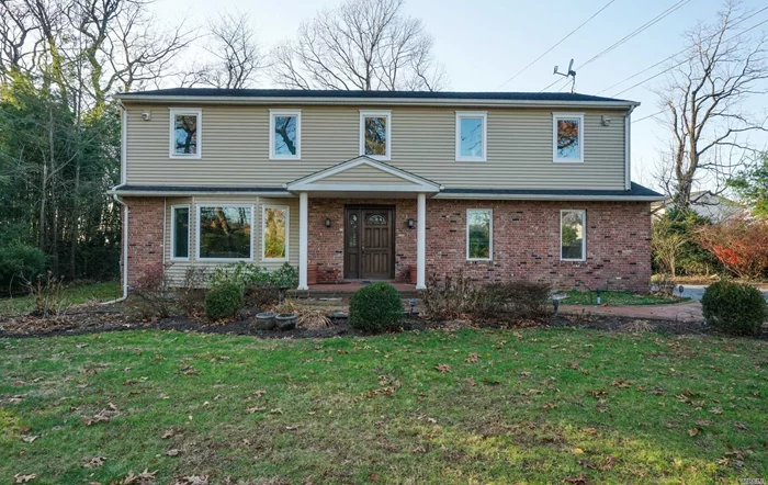 Spacious Colonial set way back on a private 1+ acre in the Village of Roslyn Harbor adjacent to exclusive Engineer&rsquo;s Country Club with unobstructed golf course views. Renovated kitchen/bathrooms, large master suite and finished basement. Hardwood floors. Roslyn school district.