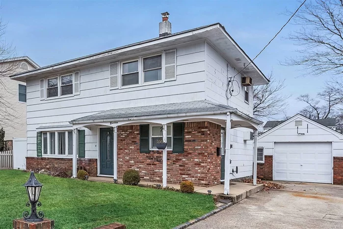 Move-in condition Old Lindenmere 4 bdrm 2 bath colonial. Renovated kitchen and first floor bath. Den/bedroom 1st floor with sliders leading out to the yard. Conveniently located to the LIRR! Great block, great house!!