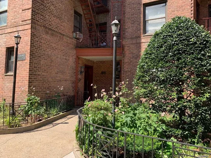 Studio Apt( 550 sqft) large room , foyer area full bathroom, and a separate kitchen 3 Closets Excellent low maintenance $399.00 location Just 3 blocks from Roosevelt Avenue Station (E, F, M, R, 7) . 20% Down Payment.Heart Of The Historic District, Up The Block From Parks, Schools, Cafes & Much More.Laundry , Storage, & Bike Room .