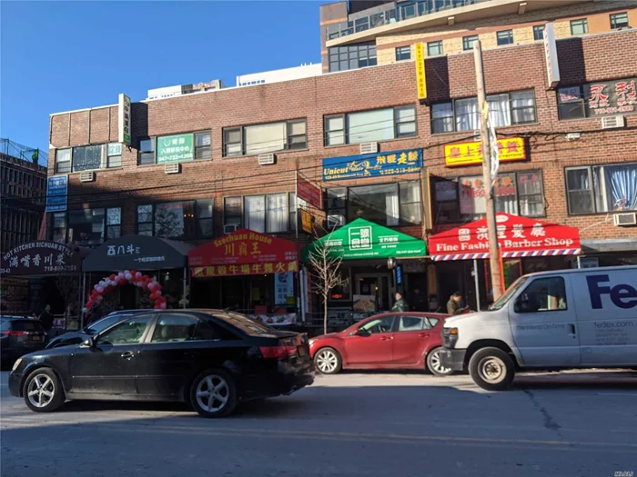 In the heart of downtown Flushing. Close to #7 subway station, Bus Stops, LIRR, restaurants and stores. Office is good for CPA account, attorney, insurance office, travel agency,  beauty salon, driving school, professional business or office, etc. Approx 300 Sq/ft. RE tax included. Great location. Close to All.