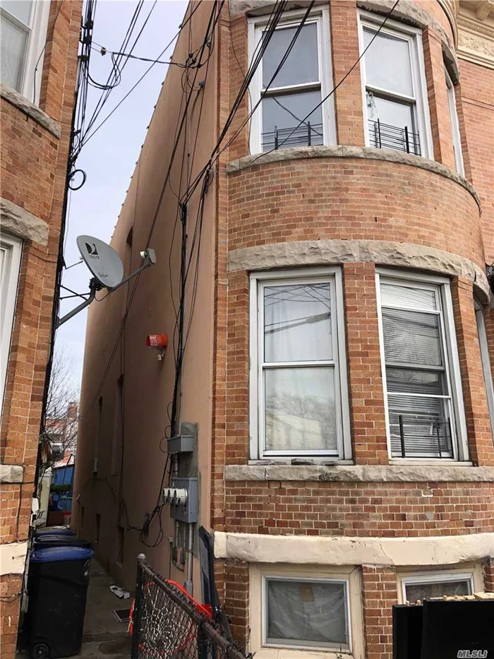 Legal 2 family brick house located in the heart of Woodhaven area. Super Convenient location, walking distance to J train station/laundromat/supermarkets etc. Move in condition. 2 Separate boilers and 2 separate heating systems.Great investment property. Must see!! Wont last!!