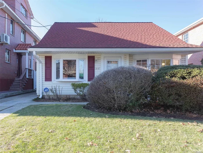 Prime Prime Bayside Mid-Block Location. Right near alley pond park. Close to transportation, schools, restaurants, house of worship. This 40x100 Lot cape has R3X zoning for converting to 2 Family. Buyers please consult with your own architect. Will not last!