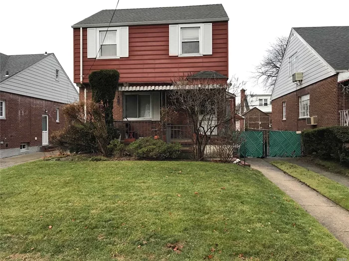 This lovely brick house located on a quiet street, walking distance to Shops, Restaurants, Shopping plaza, close to buses, Highways. Detached car garage, Full basement.