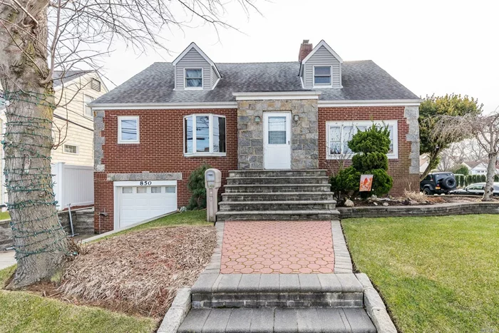 SUNLIT CAPE IN THE DESIREABLE PRESIDENT STREETS W FULL FENCED YARD. OPEN LAYOUT MAIN FLOOR W GREAT ENTERTAINING SPACE. HARDWOOD FLOORS THROUGHOUT, FAMILY ROOM W WOODBURNING FIREPLACE, FULL UNFINISHED BASEMENT AND ATTACHED GARAGE.