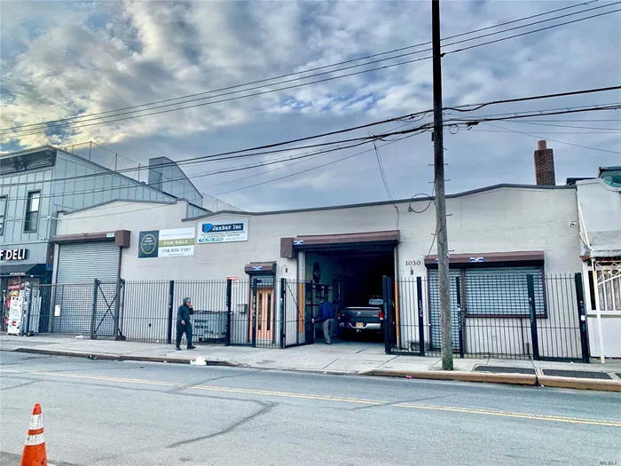 Calling All Investors, Developers & End-Users!!! 4, 850 Sqft. Warehouse For Sale On Busy Wyckoff Avenue. The Property Features A 5, 800 Sqft.+ Warehouse, Private Gated Garage, High 16&rsquo;+ Ceilings, 3 Phase Power, Handicap Access, 2 Drive-In Doors, Kitchen, Large Presidential Office, Kitchen, Secure Tool Room, +++!!!