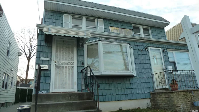 Semi Det colonial Town House Huge Living Rm Formal Dinning Rm Eat-in-Kitchen Permited Big Den Hardwood Floor Full Basement with Laundry Rm Ps159 Is25 Bayside High                convenient public Transportation