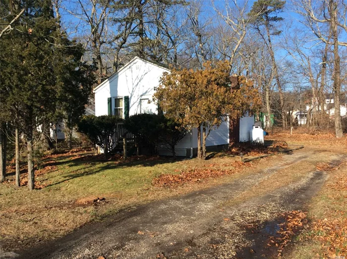 Simple living in this cozy one bedroom/one bath home in the heart of North Fork Wine Country. Open concept EIK & Living room and small deck for entertaining. Town boat ramp just 3/10 of a mile from the house.