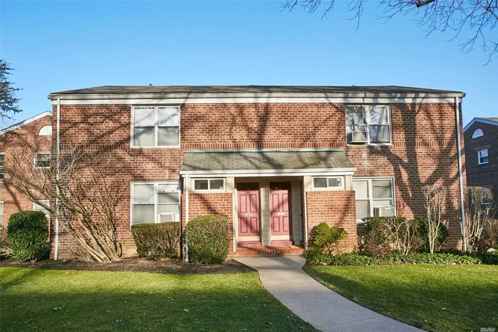 A beautiful second floor 2 bedroom, fully renovated, new kitchen, high hats, wood floors, sunny, very clean, private entrance, in the Bayview section of Roslyn Gardens, Diamond condition. Must See! The Star Program deduction is $93.67.