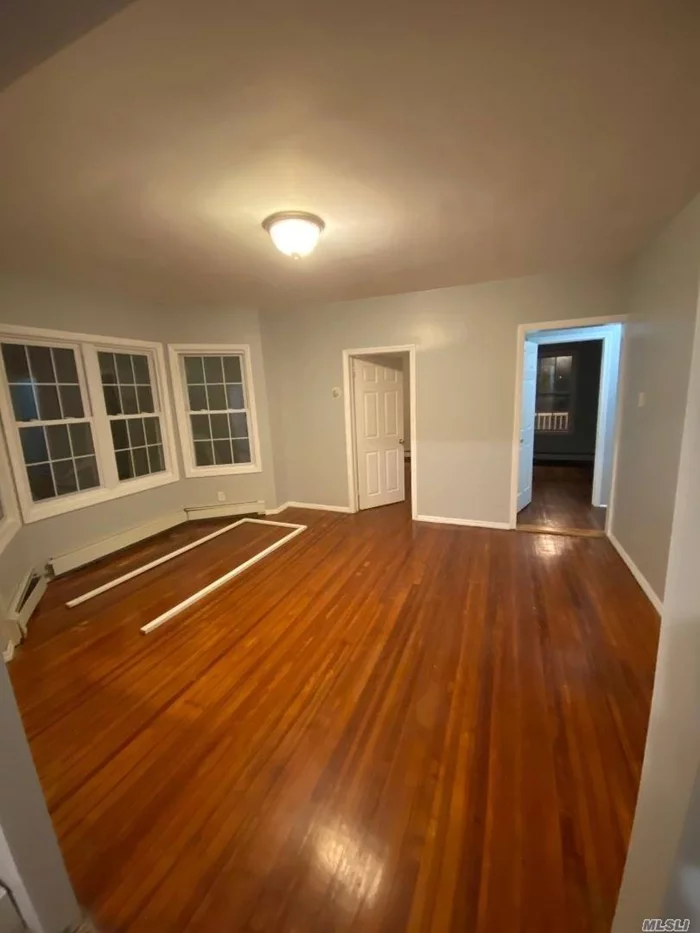 BEAUTIFUL RENOVATED 3 BEDROOM APARTMENT W/ UNIONDALE SCHOOLS CLOSE TO STORES, PARKWAYS, AND TRANSPORTATION!