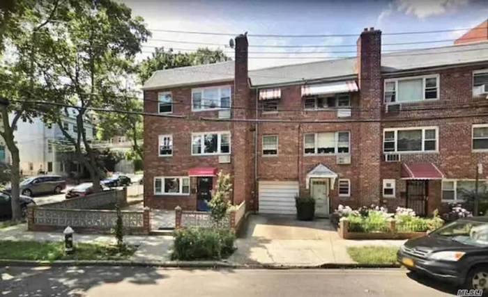 Rent Income: 1st FL Duplex With 2nd FL, $3000/M; 3rd FL Apt, $1900/M