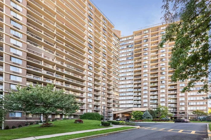 Luxurious Bay Club Condo. Gated Community. Doorman/Concierge. Lovely 1 Bedroom Unit. Wood Floors. Terrace. Stunning Water View.Tennis. Restaurant.Dell, Gym. Pool, Racquet Ball, Restaurant , Convenient to Manhattan Etc.