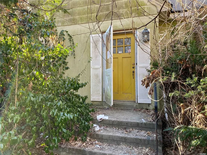 Location, Location! 1 acre of property and the possibilities are endless. Connetquot schools, close to shops and transportation. Home is not habitable. As per the homeowner&rsquo;s request, please do not walk the property without scheduled appointment.