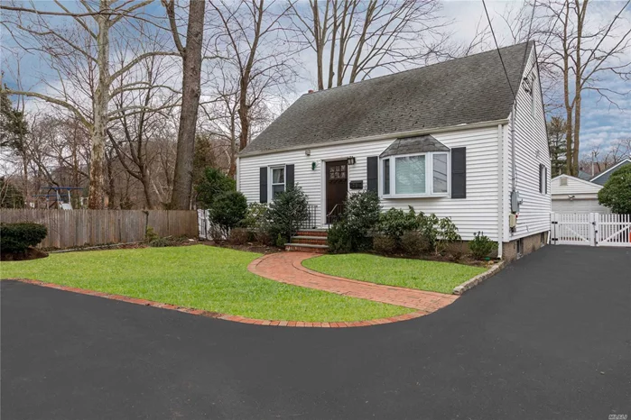 Absolutely Turn Key Home with Gorgeous views of the Pond. Nicely updated with high end Viking appliances in the kitchen, and a spa like Porcelonosa Bathroom.