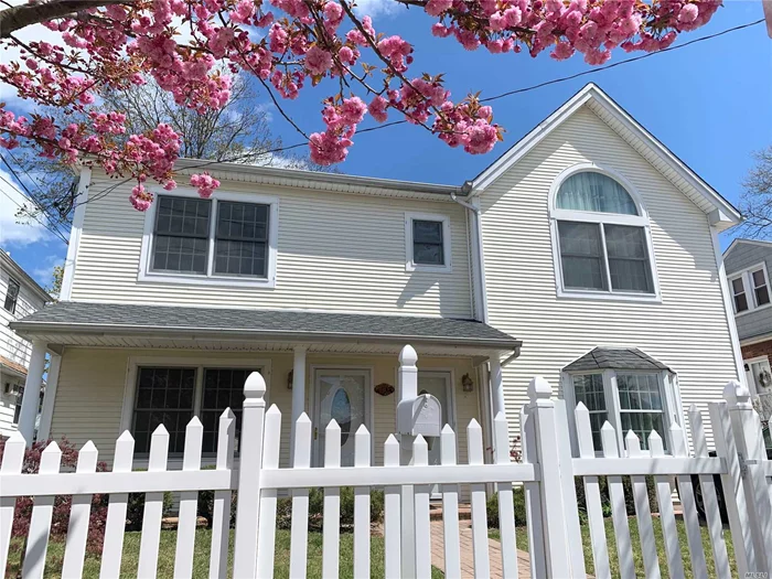 Beautifully renovated duplex featuring 3 bedrooms, 2 bath, living room, dining room. Crown molding, hardwood floors throughout, stainless steel appliances. Large backyard and landlord pays for ground care. Close to Manorhaven park, pool, beach, restaurants and LIRR.