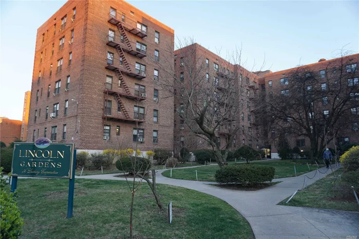 True Two Bedroom Unit In Heart Of Downtown Flushing, The Building In The Beautiful Countyard. Kitchen And Full Bathroom Has Windows, Southern Exposure, Walk Distance To Main Street And 7 Train. Sublease After 2 Years.