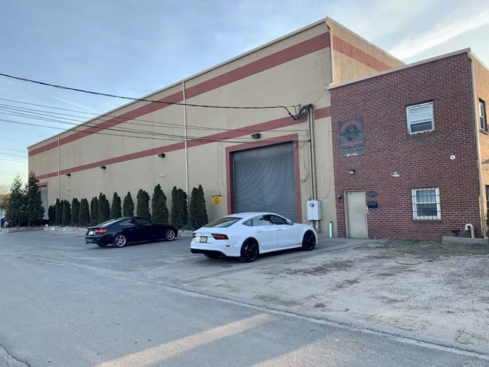 Large 2nd floor office spaces for rent + industrial storage space. Rental Price is subject to the amount of Industrial storage space requested. High ceilings, Large and Bright spacious office space. Bring all offers, Owner is motivated to make a deal !