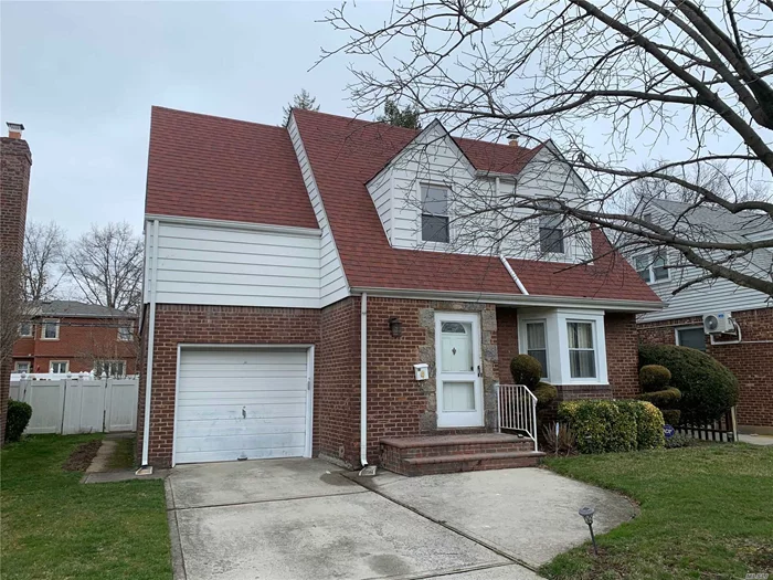 Detached house with 5 bedrooms, 2 baths, garage and backyard. New Hyde Park middle schools and high schools. N-22 and N-25 buses. Short drive to shopping plaza, supermarkets, parks, medical centers and more.