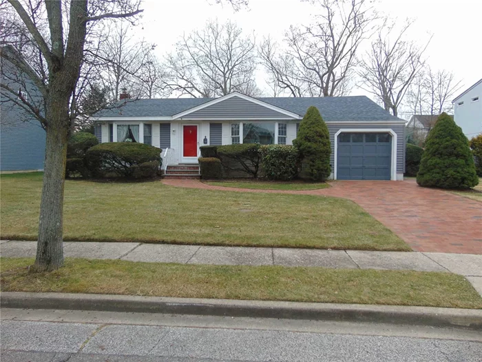 Newly renovated North Syosset Flower Section 4 BR, 2 Bth, ranch on cul-de-sac. New EIK w/Granite & SS appl., hardwood floors, new windows, CAC, 1 car garage. Large finished basement, private backyard, Syosset SD, Berry Hill Elem. Southwoods MS, Syosset HS. Close to Syosset train station, town & elementary school.