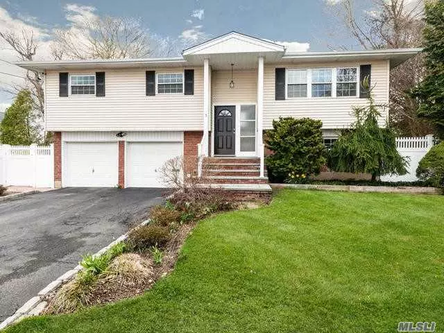 Located on a quiet cul-de-sac, yet convenient to everything. Walk to LIRR, Syosset Village and Village Elementary School. Spacious Hi-Ranch with sparkling wood floors, freshly painted and power washed. Ready to move in! Lower level entertainment area with access to rear property